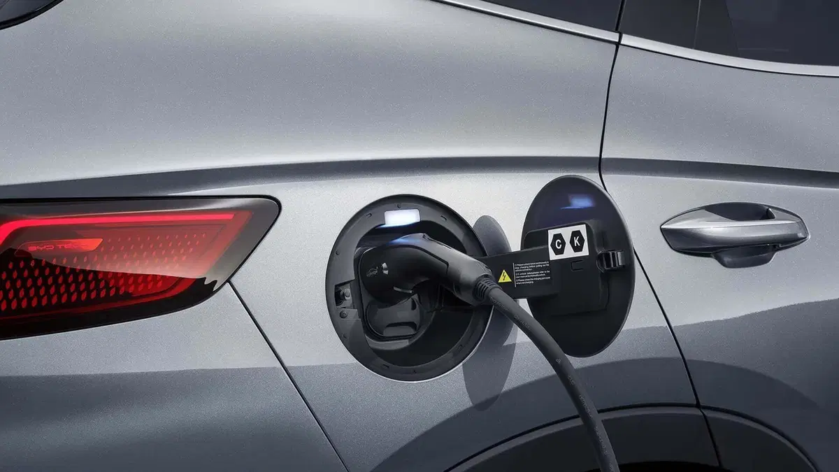 BYD Seal U DM-i, l'ibrida plug-in debutta al Salone di Ginevra 2024 (6)