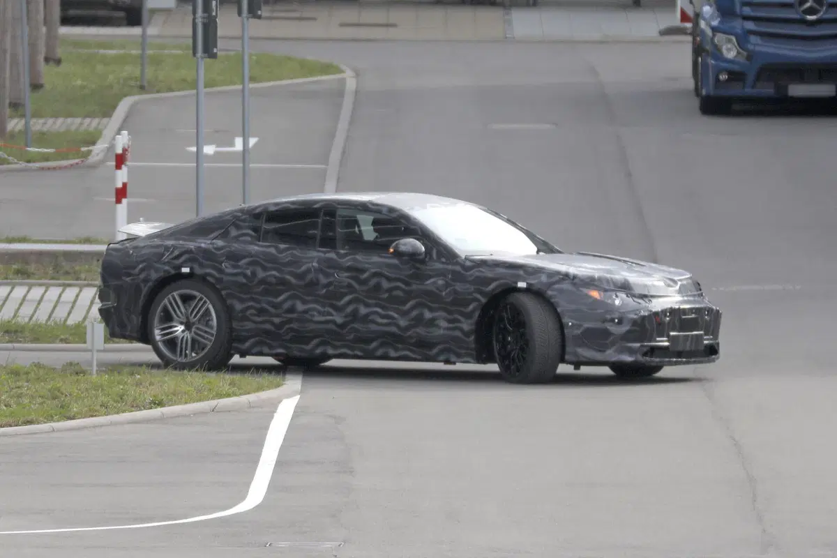 Mercedes AMG GT 4 porte, ecco il prototipo della prima elettrica sportiva [Foto Spia] (2)