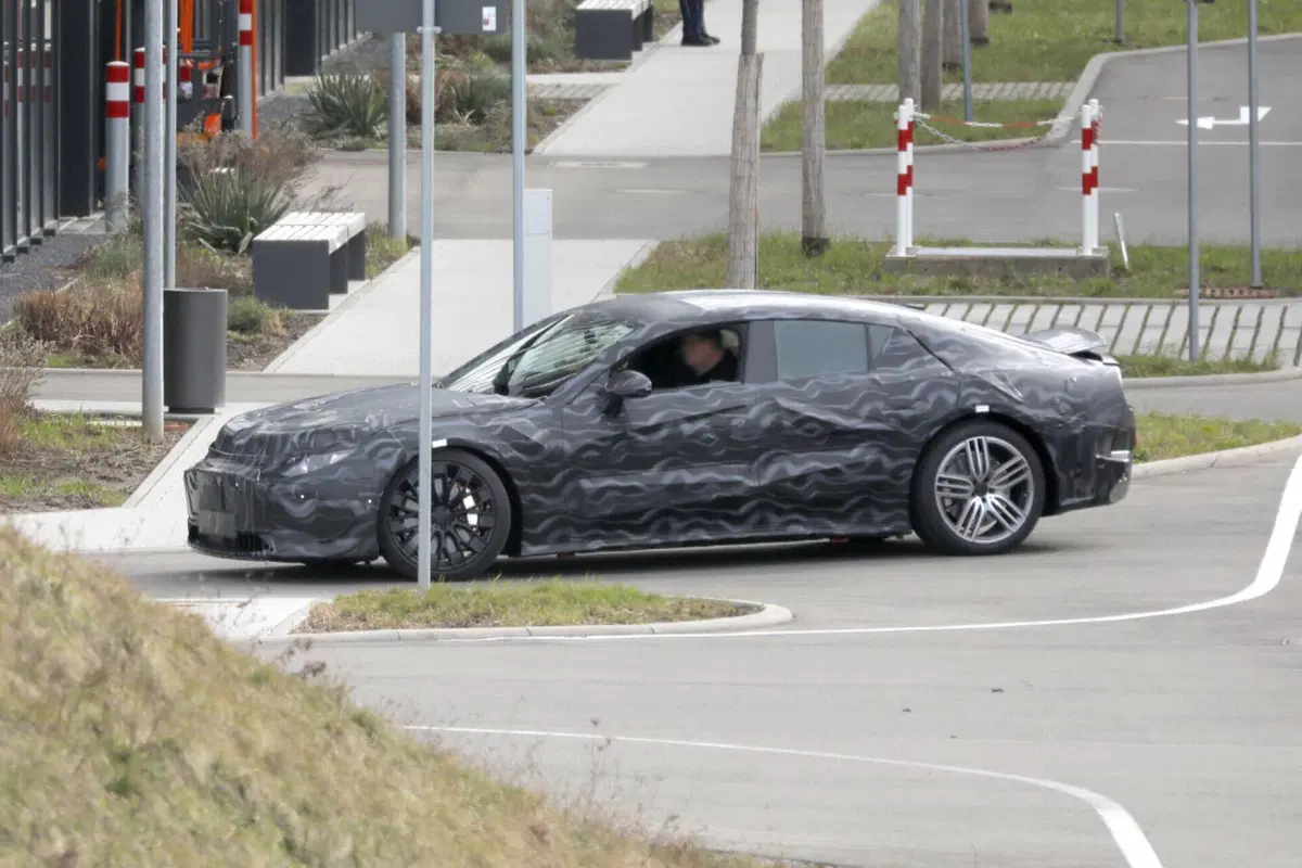 Mercedes AMG GT 4 porte, ecco il prototipo della prima elettrica sportiva [Foto Spia] (6)