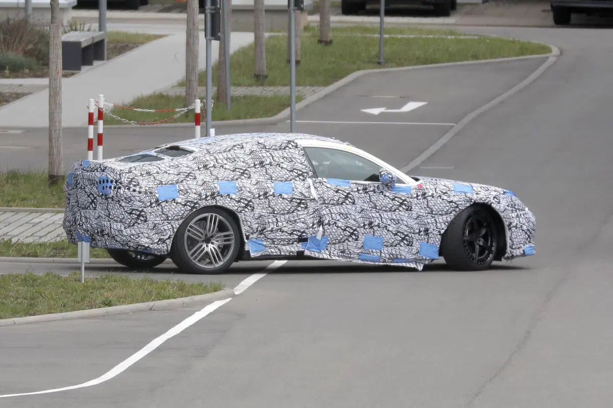 Mercedes AMG GT 4 porte, ecco il prototipo della prima elettrica sportiva [Foto Spia] (11)