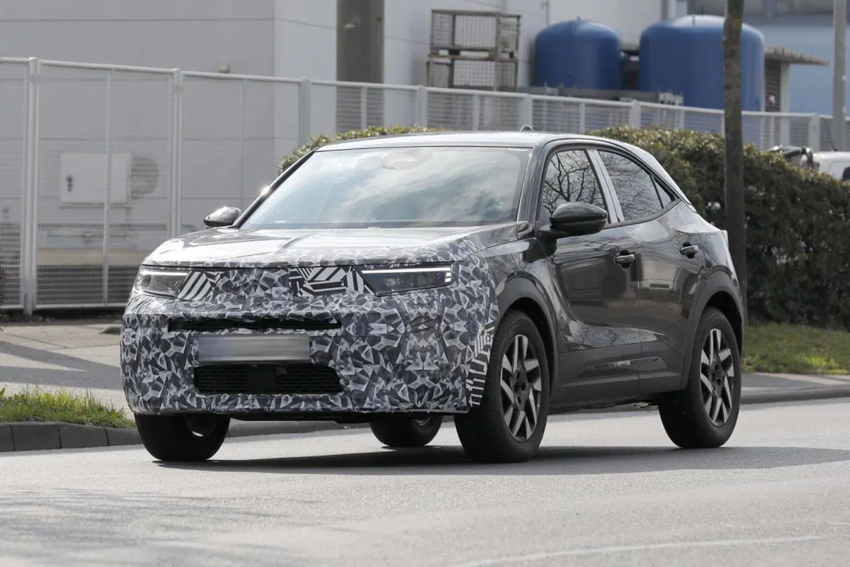 Opel Mokka 2024, ecco il nuovo facelift [Foto Spia] (5)