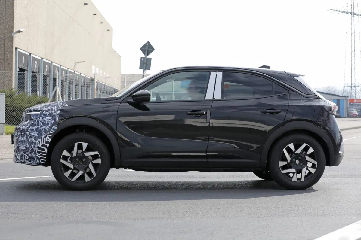 Opel Mokka 2024, ecco il nuovo facelift [Foto Spia] (6)