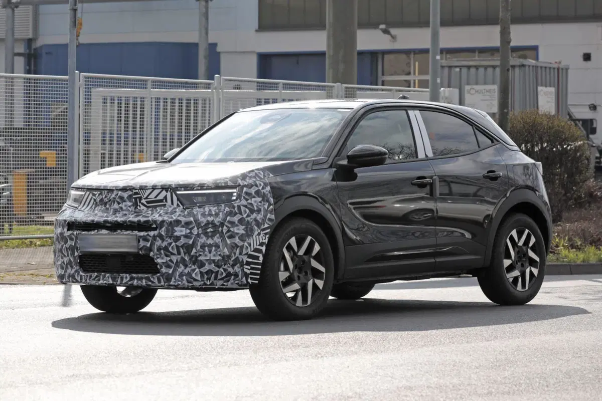 Opel Mokka 2024, ecco il nuovo facelift [Foto Spia] (7)