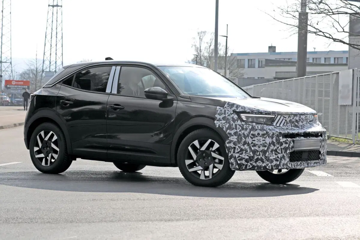 Opel Mokka 2024, ecco il nuovo facelift [Foto Spia] (8)