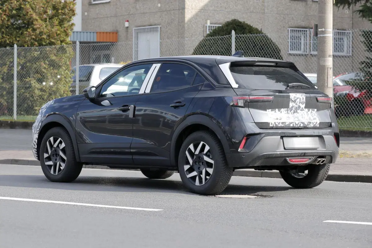 Opel Mokka 2024, ecco il nuovo facelift [Foto Spia] (11)