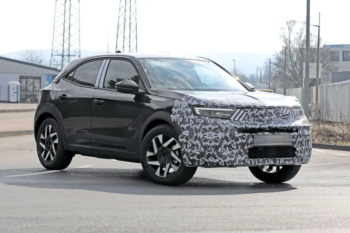 Opel Mokka 2024, ecco il nuovo facelift [Foto Spia] (9)