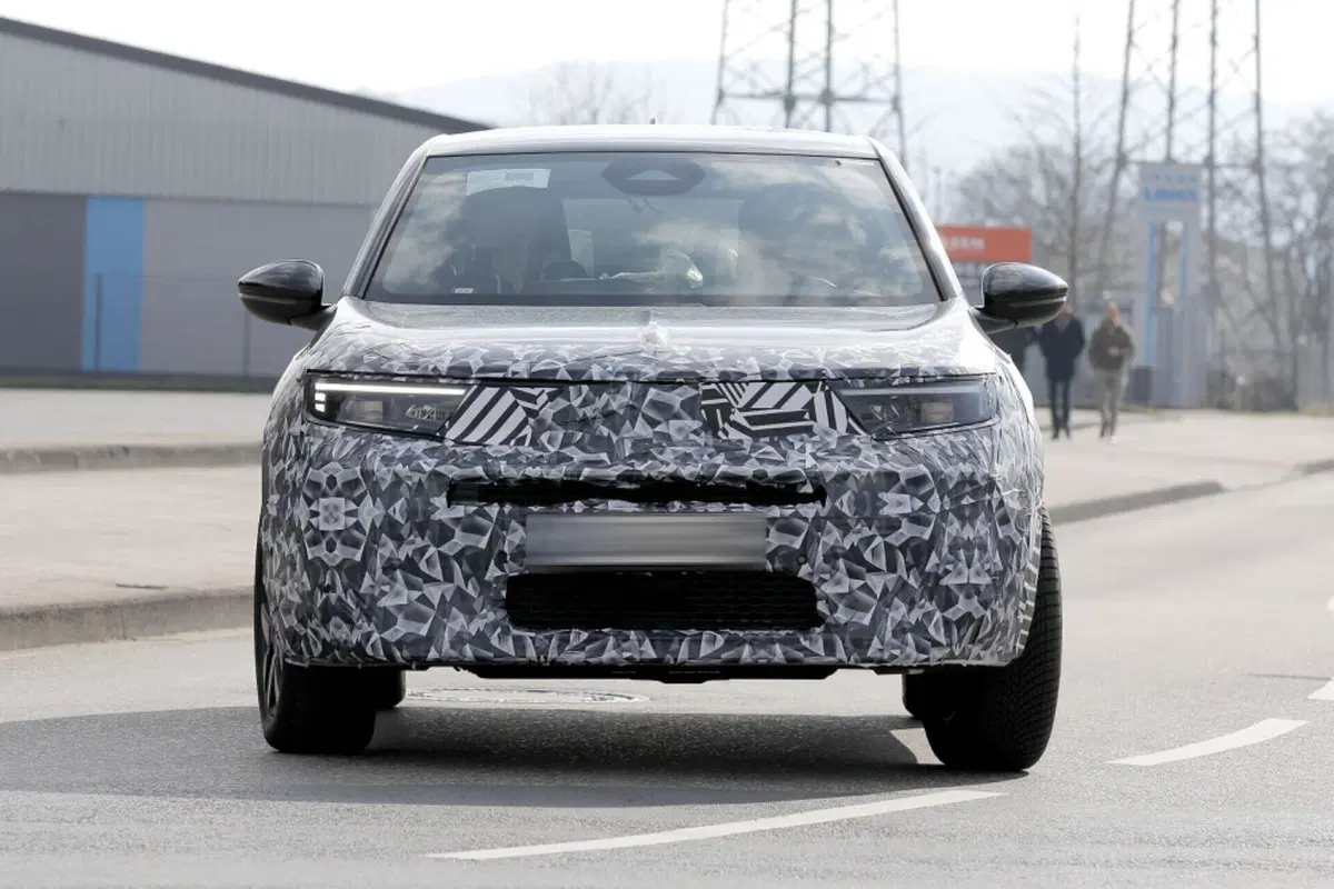Opel Mokka 2024, ecco il nuovo facelift [Foto Spia] (10)