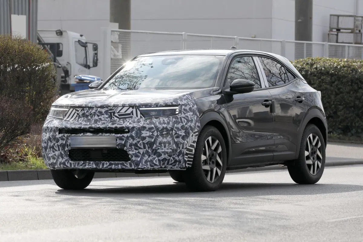 Opel Mokka 2024, ecco il nuovo facelift [Foto Spia] (13)