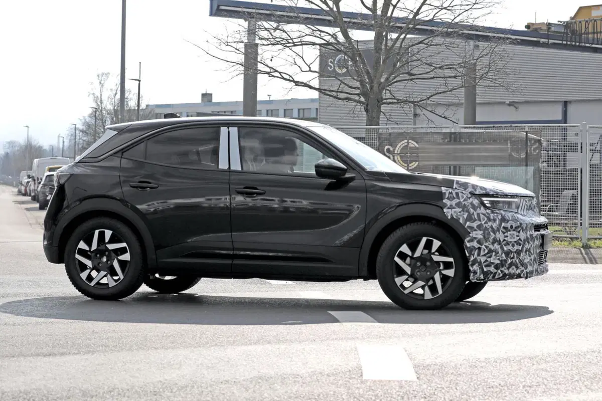 Opel Mokka 2024, ecco il nuovo facelift [Foto Spia] (15)