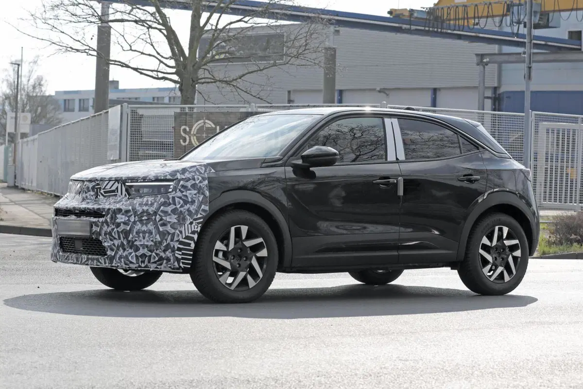 Opel Mokka 2024, ecco il nuovo facelift [Foto Spia] (16)