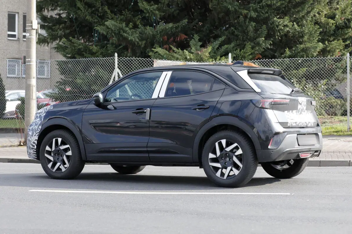 Opel Mokka 2024, ecco il nuovo facelift [Foto Spia] (19)