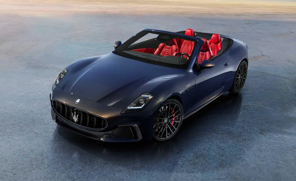 Maserati GranCabrio, motore V6 della MC20 da 442 CV e anche elettrica (7)
