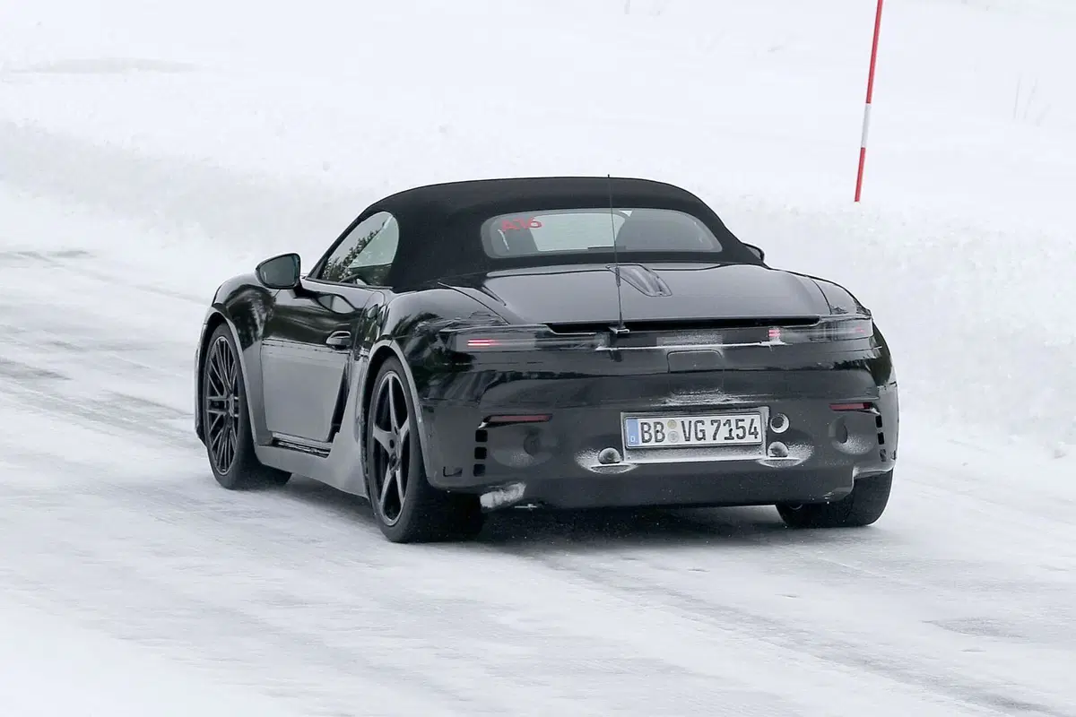 Nuova Porsche Boxster, la nuova generazione sarà elettrica [Foto Spia] (2)