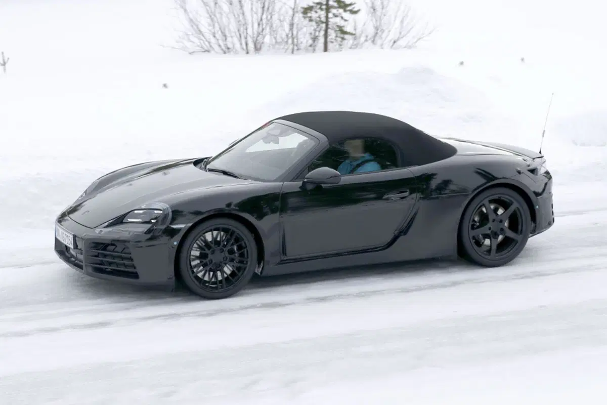 Nuova Porsche Boxster, la nuova generazione sarà elettrica [Foto Spia] (9)