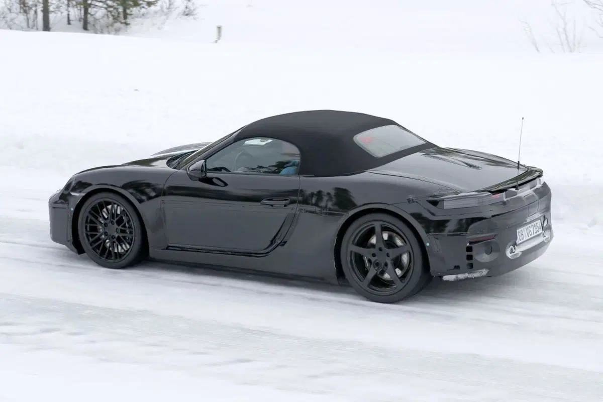 Nuova Porsche Boxster, la nuova generazione sarà elettrica [Foto Spia] (11)