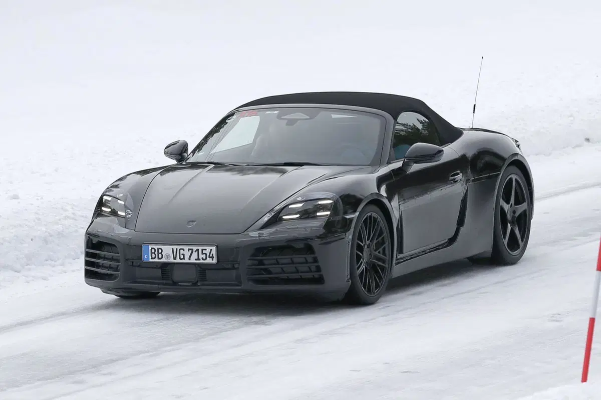 Nuova Porsche Boxster, la nuova generazione sarà elettrica [Foto Spia] (12)