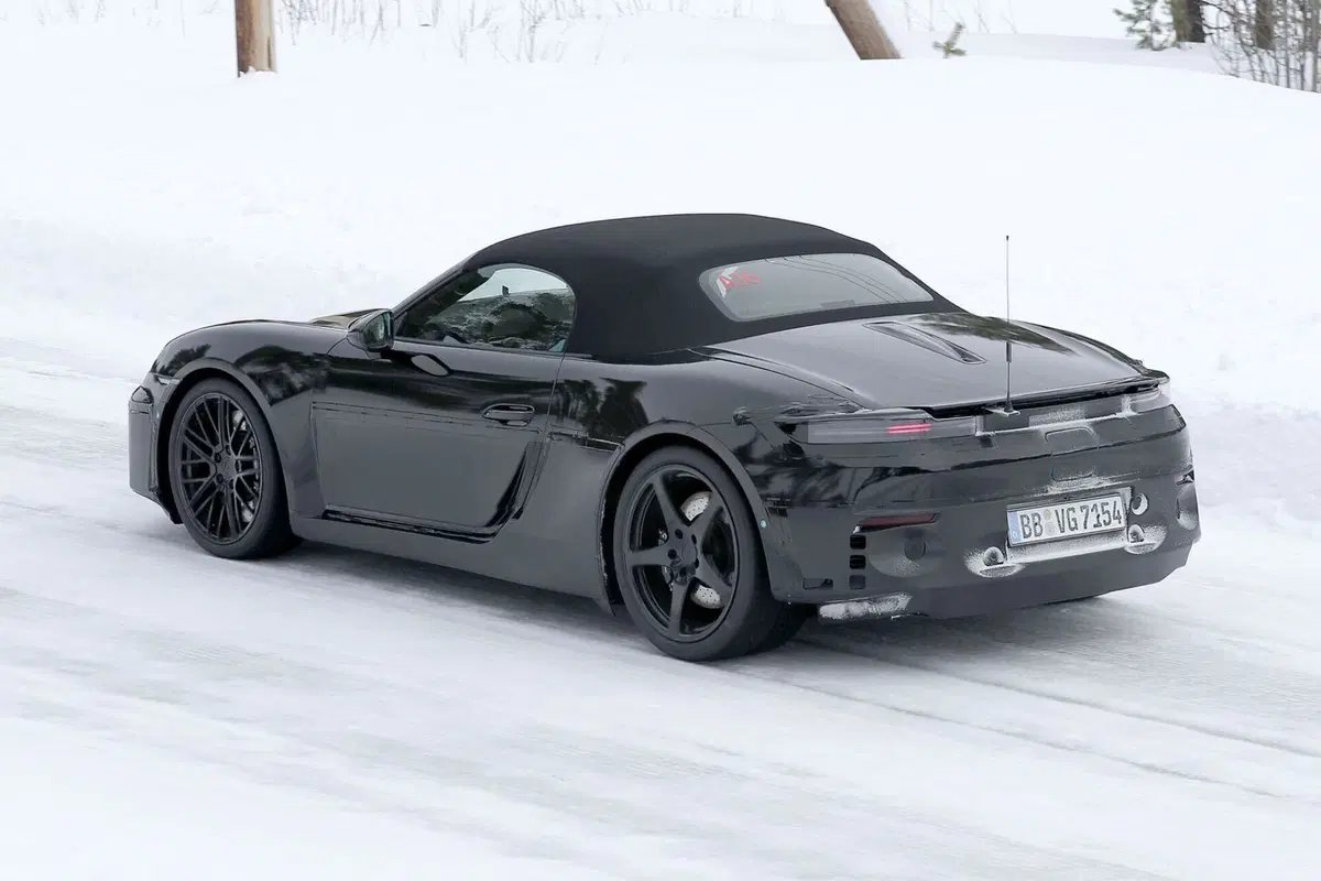 Nuova Porsche Boxster, la nuova generazione sarà elettrica [Foto Spia] (13)