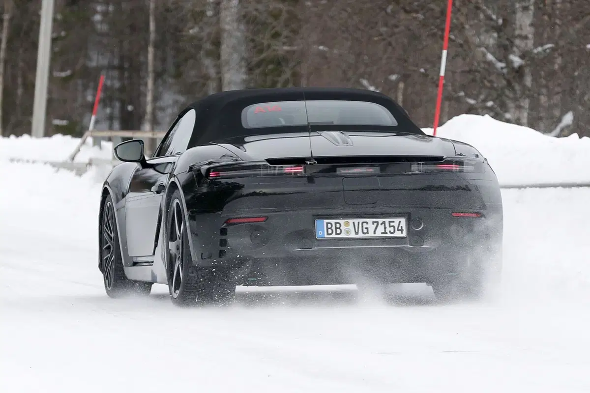 Nuova Porsche Boxster, la nuova generazione sarà elettrica [Foto Spia] (14)