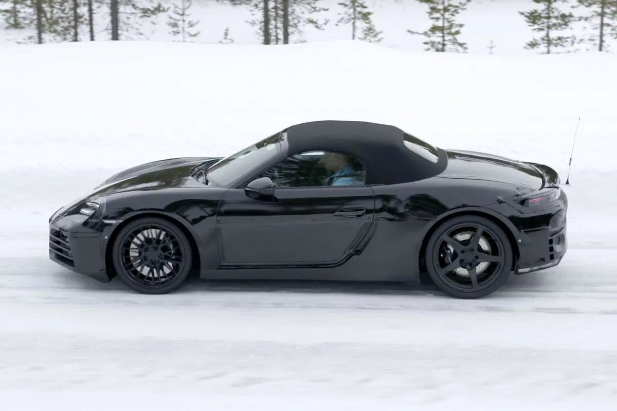 Nuova Porsche Boxster, la nuova generazione sarà elettrica [Foto Spia] (15)
