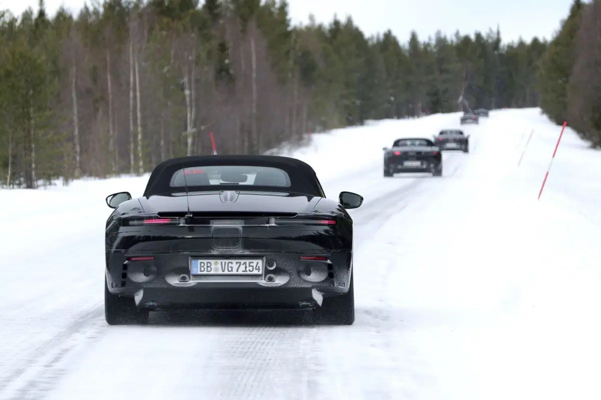 Nuova Porsche Boxster, la nuova generazione sarà elettrica [Foto Spia] (19)
