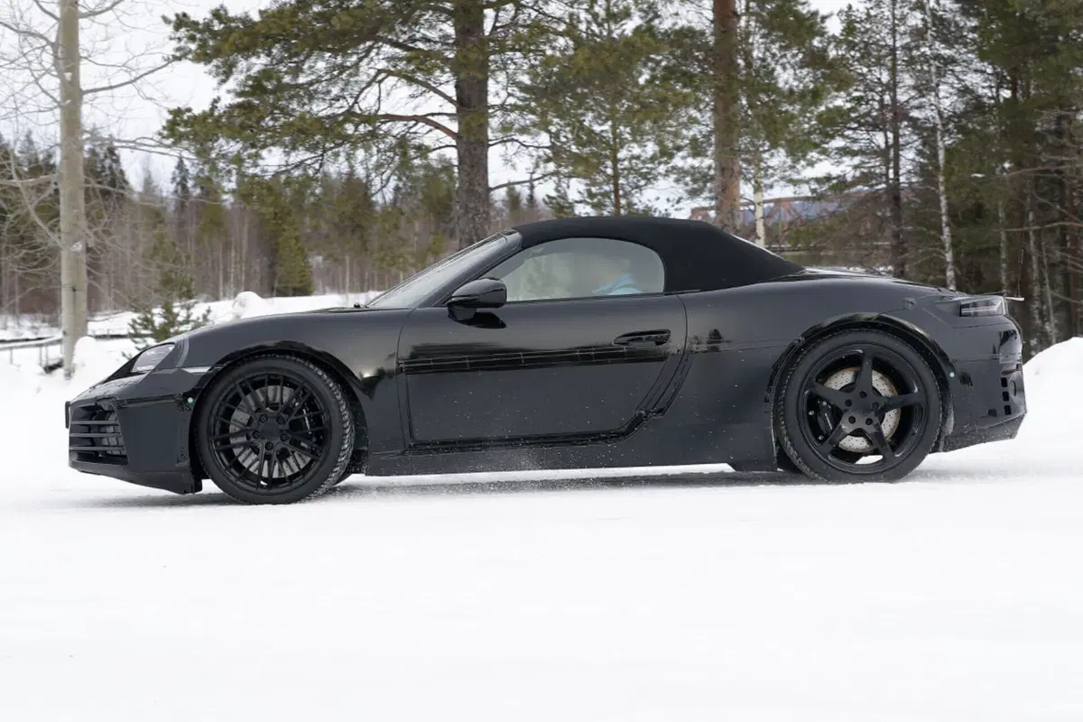 Nuova Porsche Boxster, la nuova generazione sarà elettrica [Foto Spia] (20)