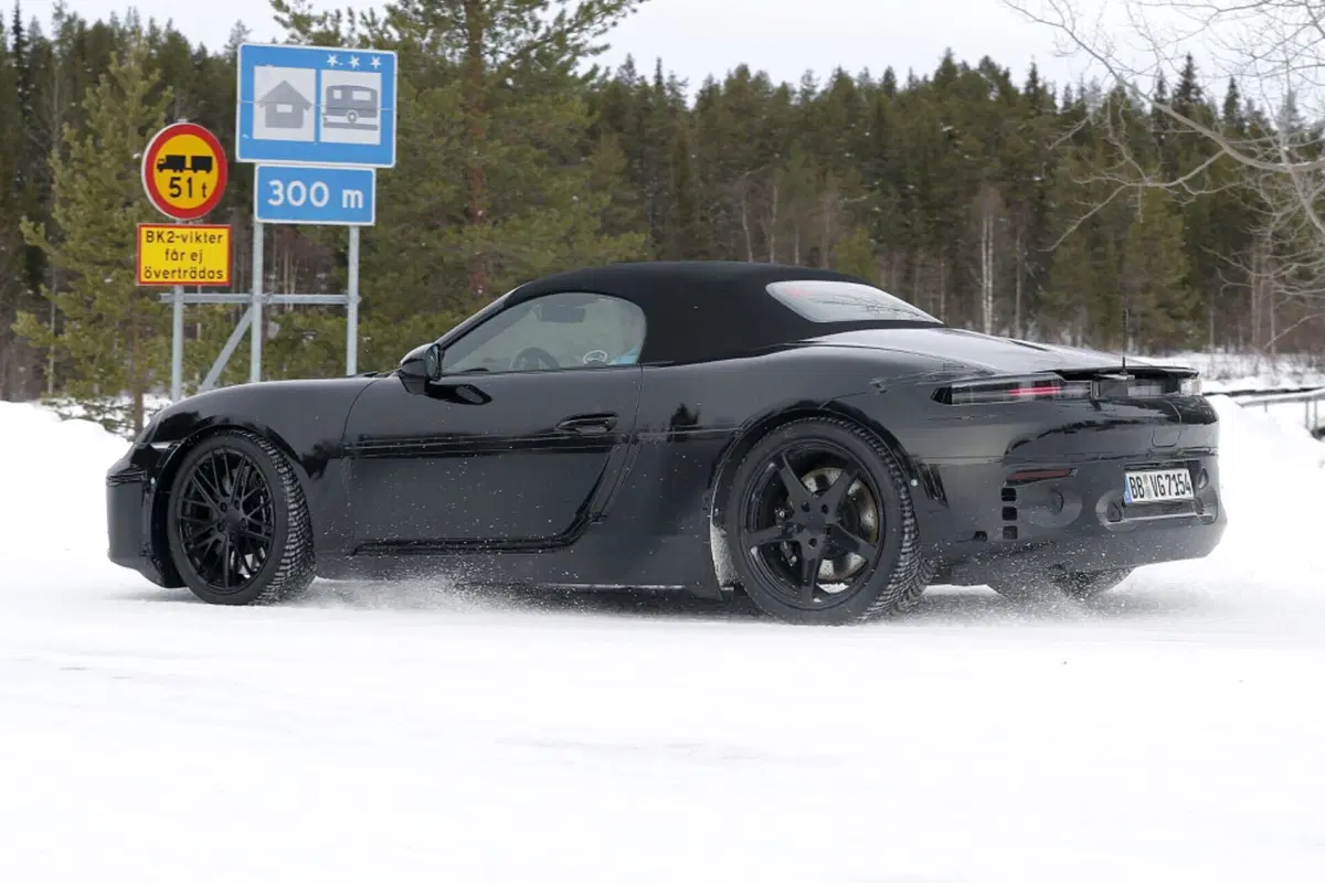 Nuova Porsche Boxster, la nuova generazione sarà elettrica [Foto Spia] (21)