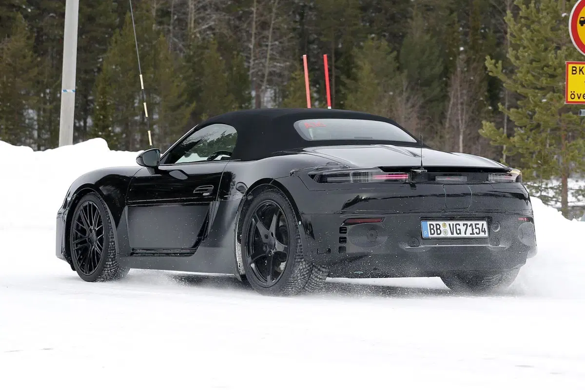 Nuova Porsche Boxster, la nuova generazione sarà elettrica [Foto Spia] (23)