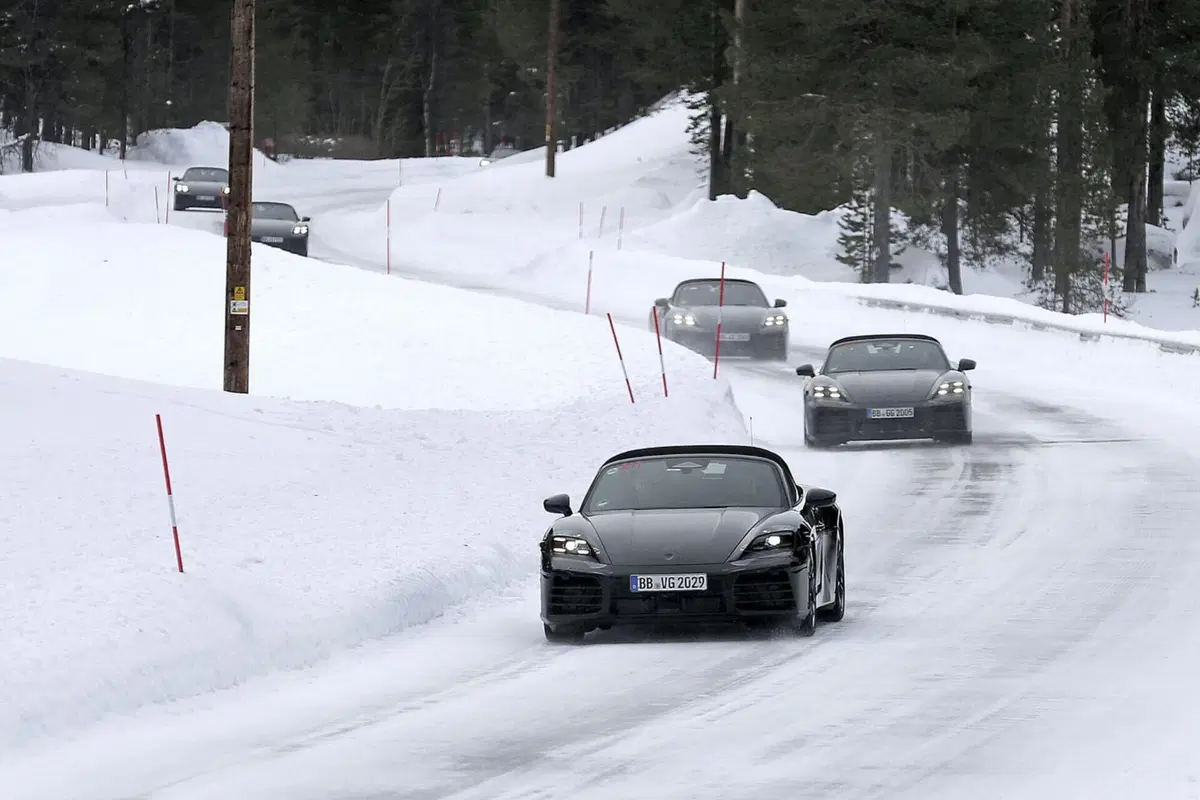 Nuova Porsche Boxster, la nuova generazione sarà elettrica [Foto Spia] (24)