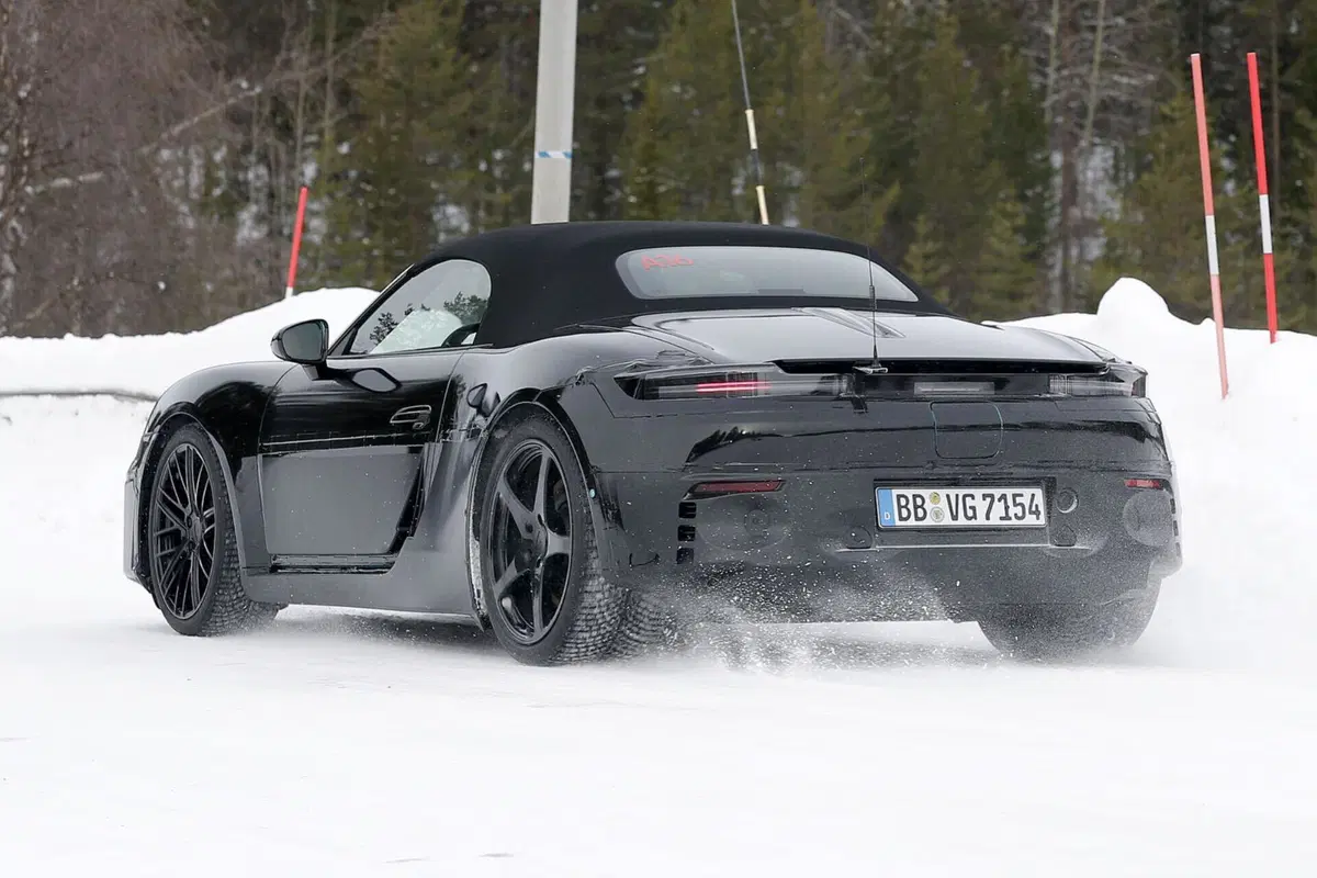 Nuova Porsche Boxster, la nuova generazione sarà elettrica [Foto Spia] (26)