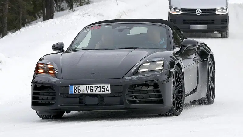 Nuova Porsche Boxster, la nuova generazione sar&agrave; elettrica [Foto Spia]