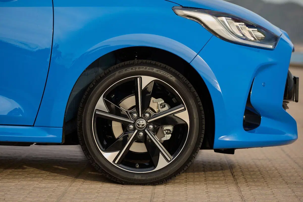 Nuova Toyota Yaris: motorizzazioni, allestimenti, optional e prezzi. Guida all’acquisto (9)