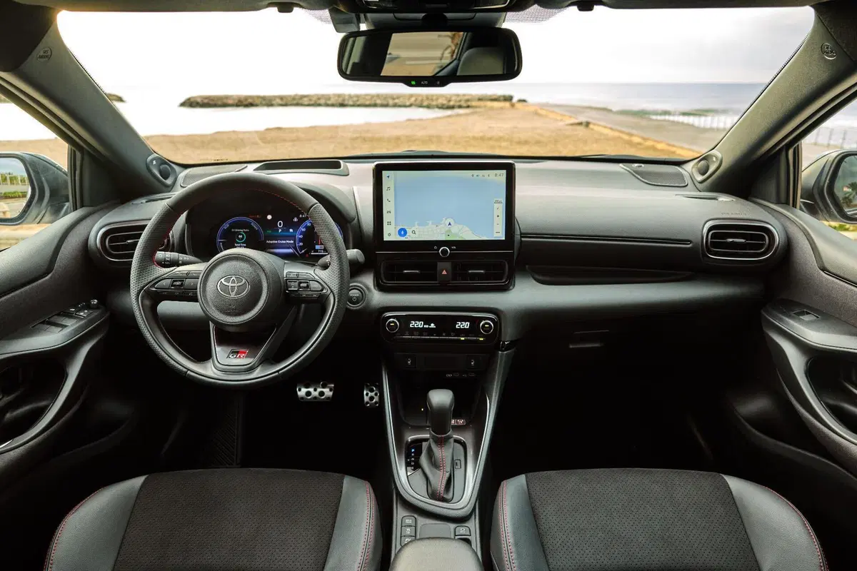 Nuova Toyota Yaris: motorizzazioni, allestimenti, optional e prezzi. Guida all’acquisto (12)