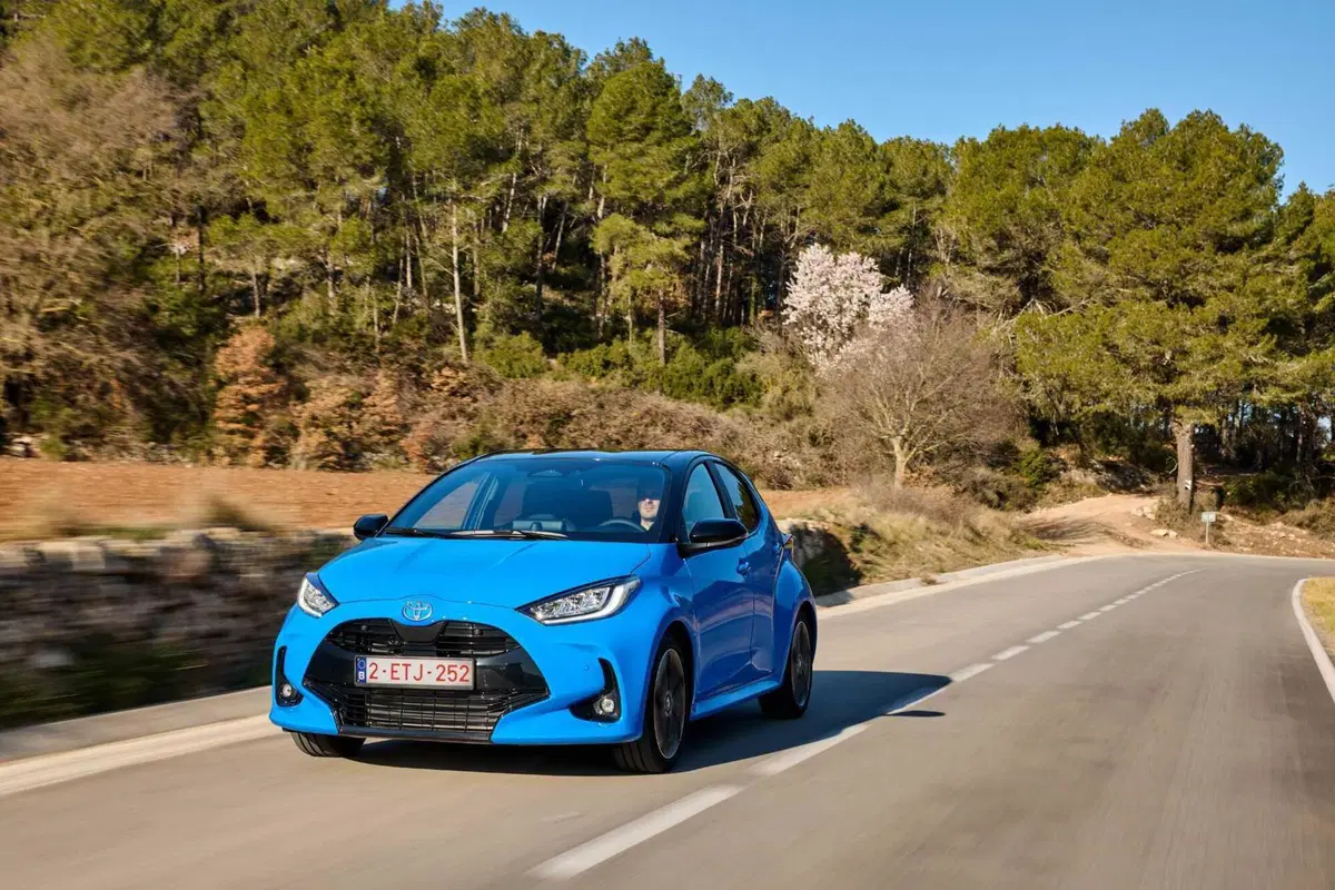 Toyota Yaris arriva a 130 CV ibridi e migliora in tutto [VIDEO] (7)