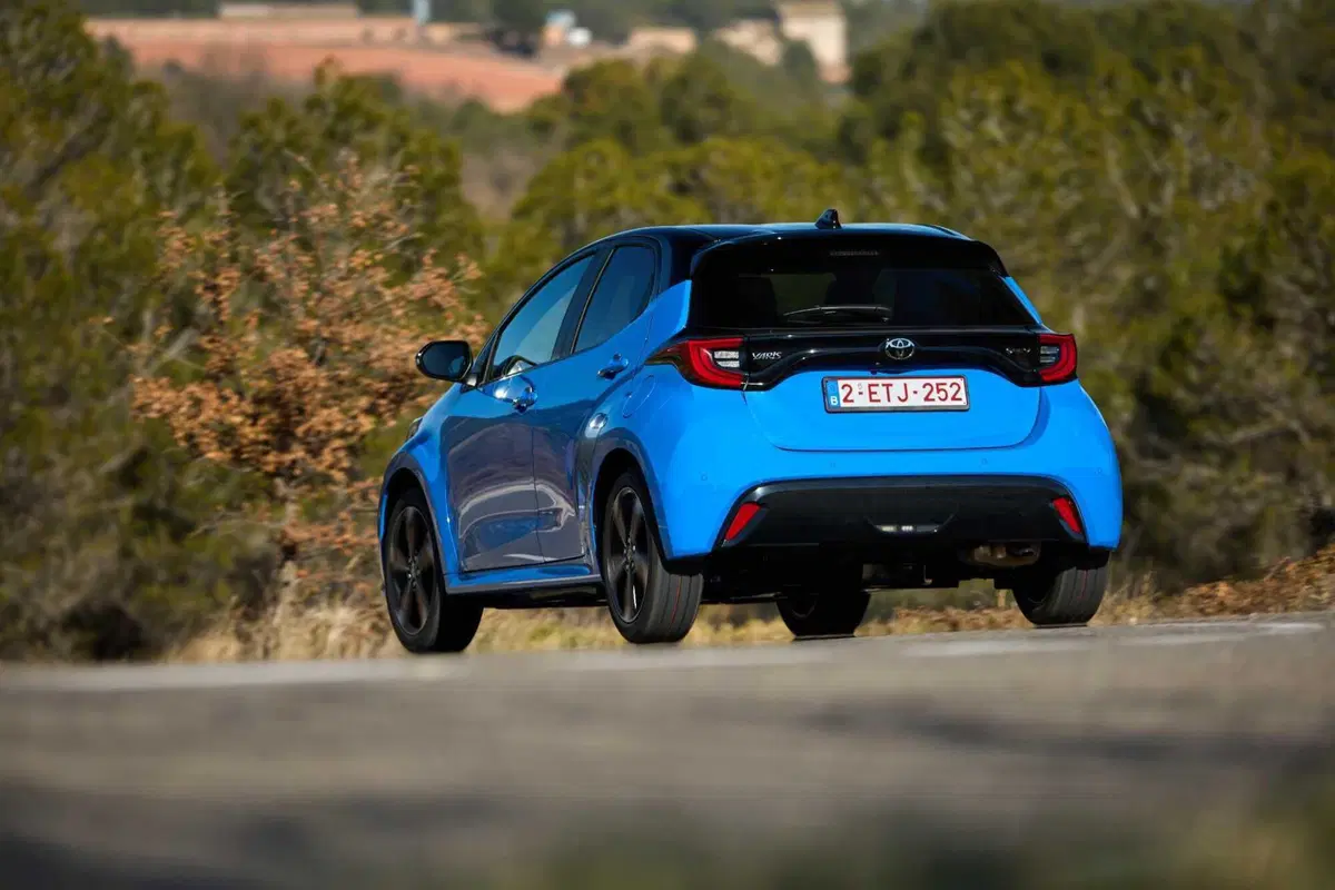 Toyota Yaris arriva a 130 CV ibridi e migliora in tutto [VIDEO] (10)