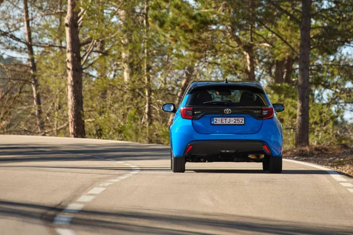 Toyota Yaris arriva a 130 CV ibridi e migliora in tutto [VIDEO] (12)