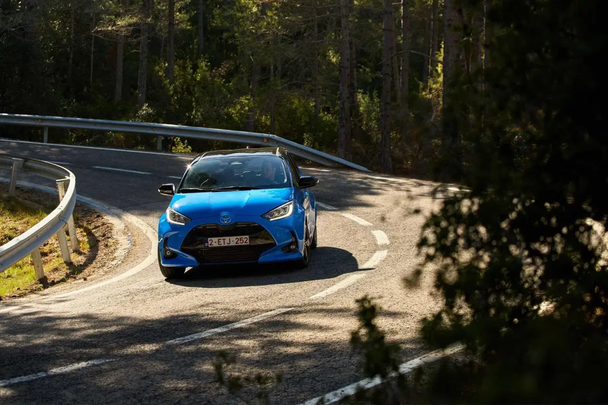 Toyota Yaris arriva a 130 CV ibridi e migliora in tutto [VIDEO] (13)
