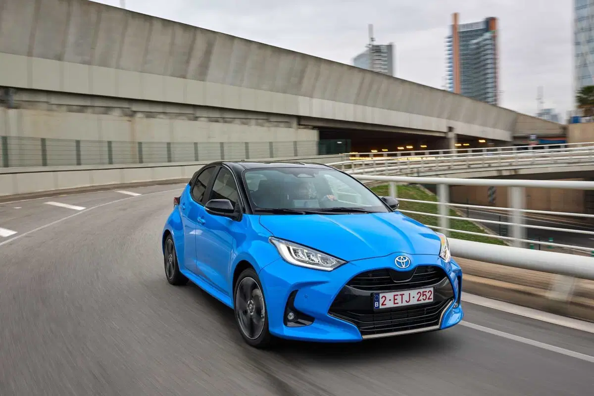 Toyota Yaris arriva a 130 CV ibridi e migliora in tutto [VIDEO] (18)