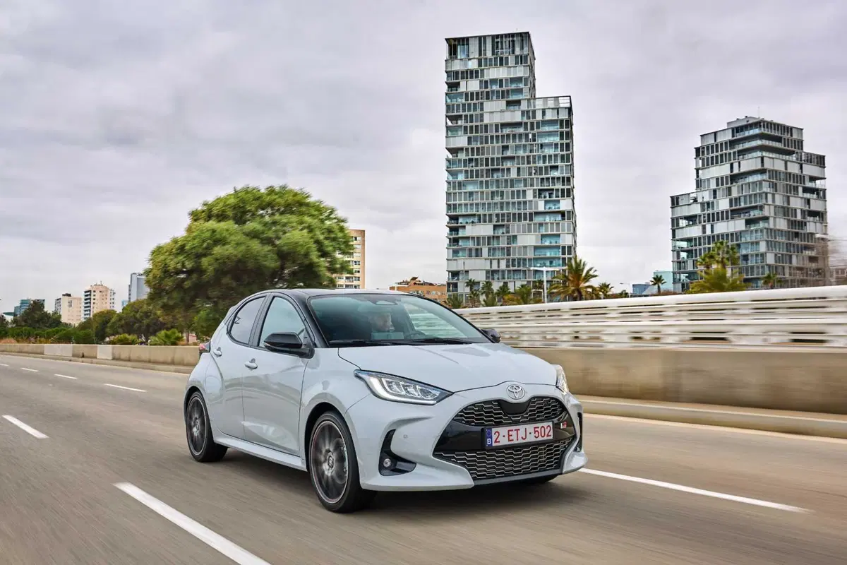 Toyota Yaris arriva a 130 CV ibridi e migliora in tutto [VIDEO] (19)