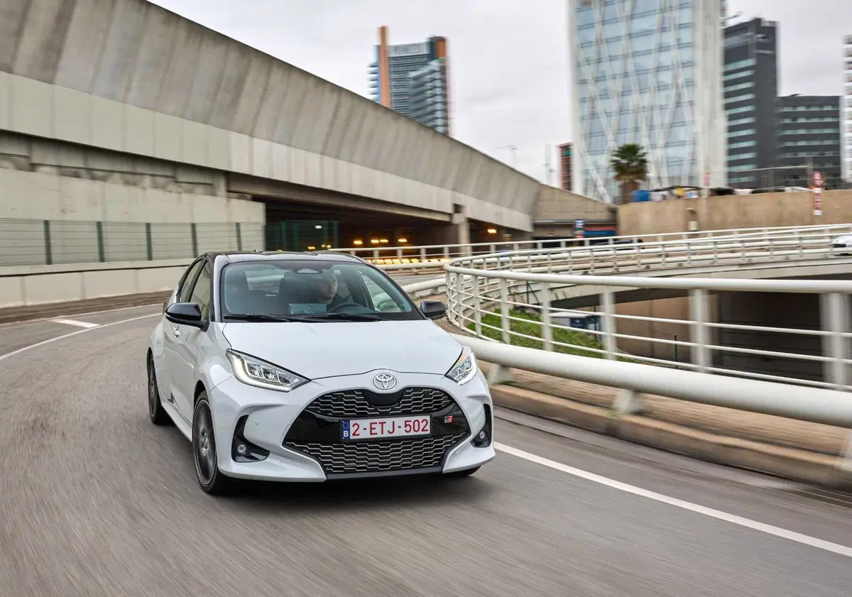 Toyota Yaris arriva a 130 CV ibridi e migliora in tutto [VIDEO] (21)
