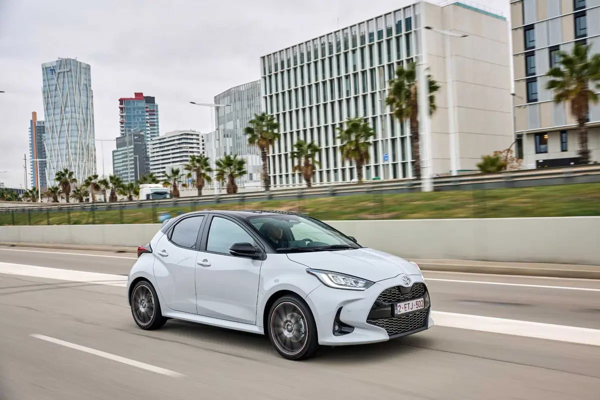 Toyota Yaris arriva a 130 CV ibridi e migliora in tutto [VIDEO] (22)