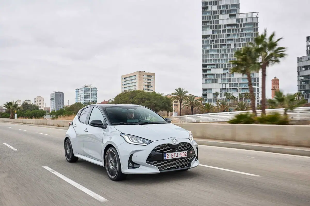 Toyota Yaris arriva a 130 CV ibridi e migliora in tutto [VIDEO] (24)