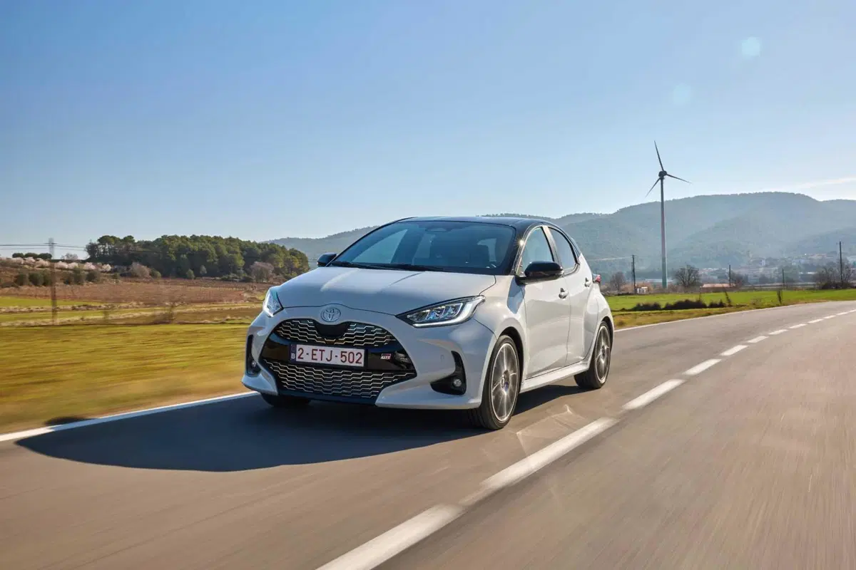 Toyota Yaris arriva a 130 CV ibridi e migliora in tutto [VIDEO] (27)