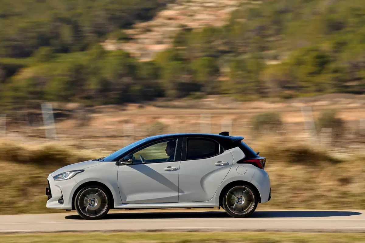 Toyota Yaris arriva a 130 CV ibridi e migliora in tutto [VIDEO] (28)