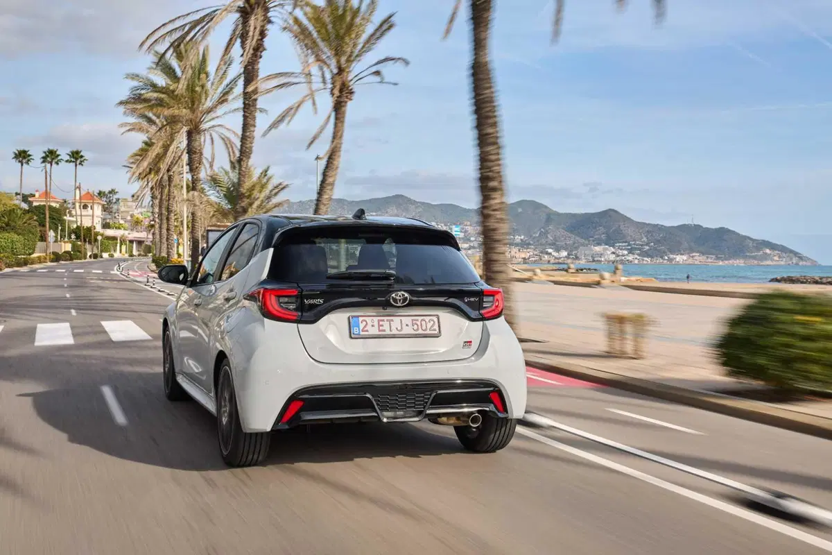 Toyota Yaris arriva a 130 CV ibridi e migliora in tutto [VIDEO] (29)