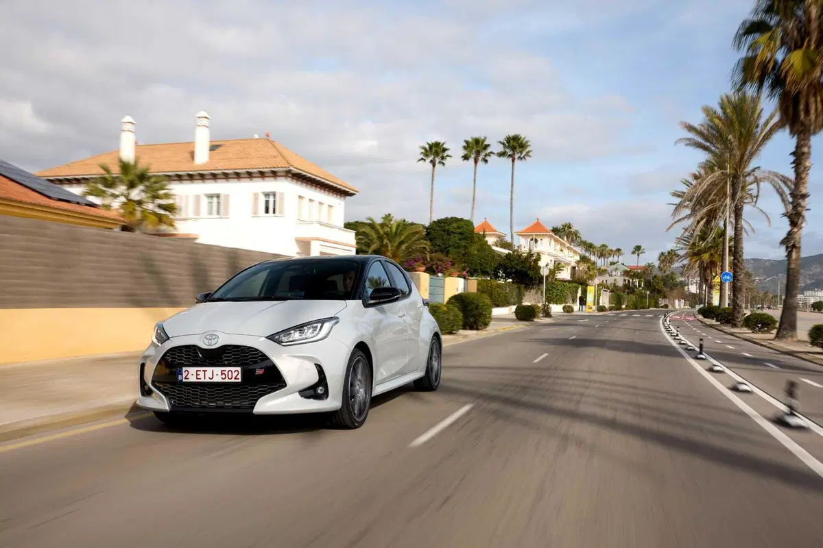 Toyota Yaris arriva a 130 CV ibridi e migliora in tutto [VIDEO] (30)
