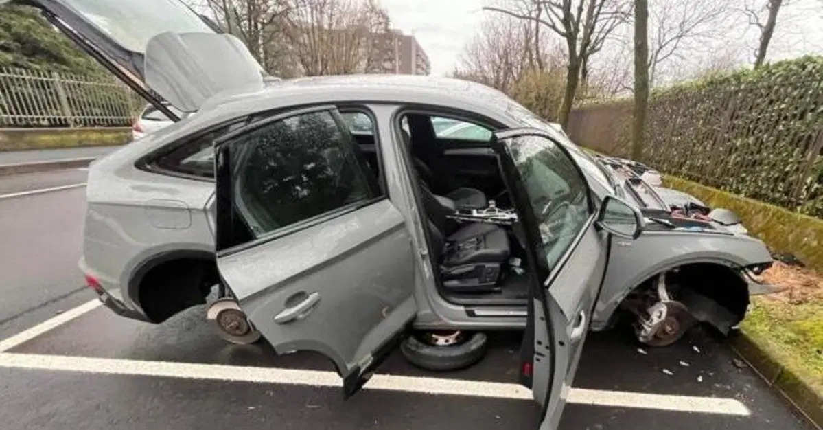 Come gli avvoltoi: "spolpata" un'Audi Q5 Sportback 