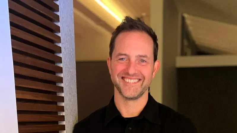 Tesla perde il designer degli interni: Peter Blades passa agli elicotteri