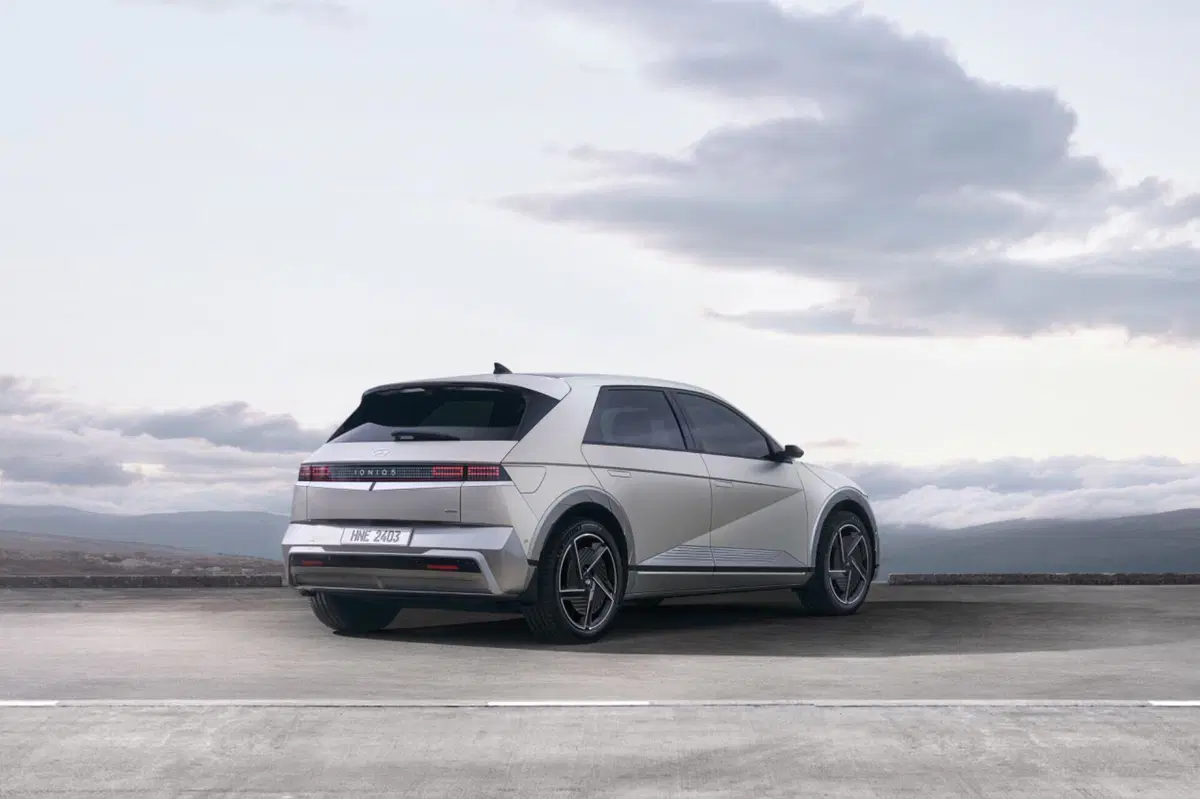 Hyundai Ioniq 5 il primo restyling della elettrica, anche N-Line (3)