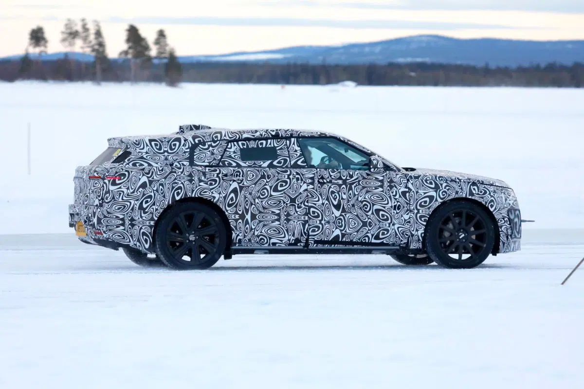 Range Rover, ecco la prima elettrica in fase di test [Foto Spia] (2)