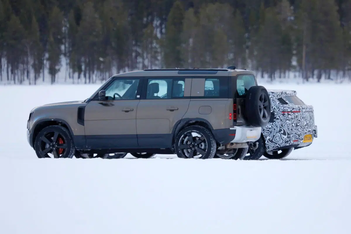 Range Rover, ecco la prima elettrica in fase di test [Foto Spia] (5)